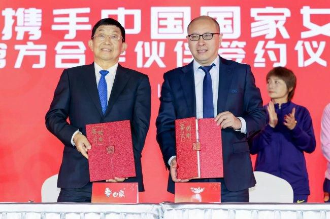 可是，大家让自己请客吃饭，自己拿不出来钱来啊。